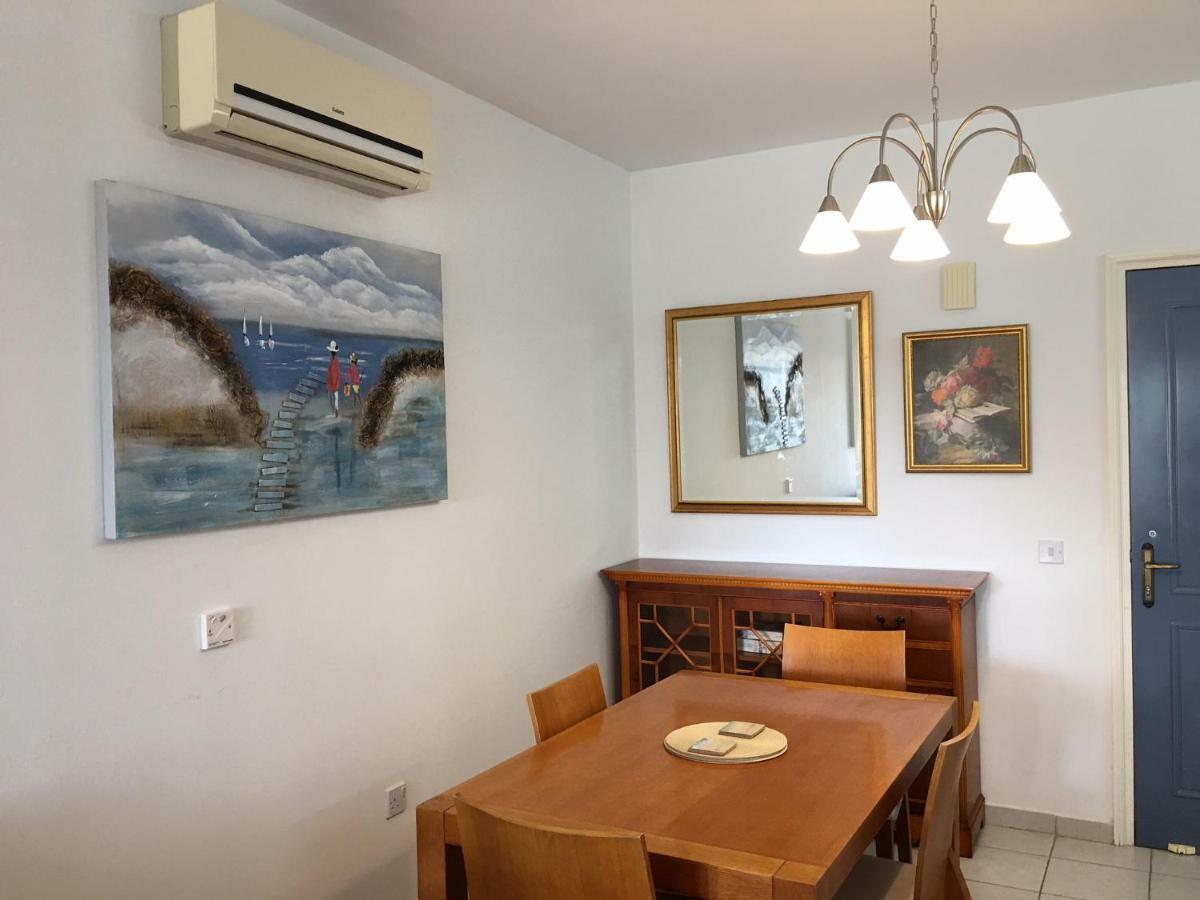 Limnaria Gardens - Modern 1 Bed, Walk To Beach & Shops 파포스 외부 사진