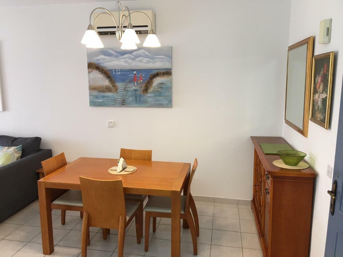 Limnaria Gardens - Modern 1 Bed, Walk To Beach & Shops 파포스 외부 사진