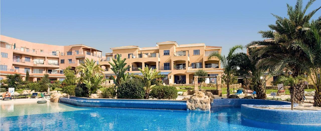 Limnaria Gardens - Modern 1 Bed, Walk To Beach & Shops 파포스 외부 사진